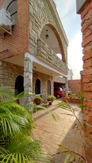 SPLENDID FAMILY HOUSE